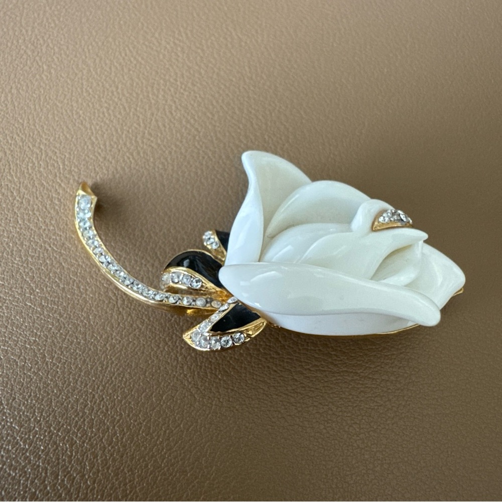 Signed Kenneth Jay Lane (KJL) "Midnight Magic" White Lucite Rose Flower Brooch - Picture 3 of 5